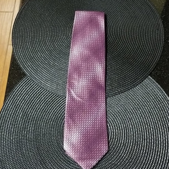 Kenneth Cole Reaction Tie - Picture 2 of 7